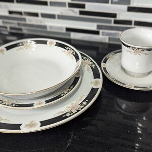 Elegant Floral Dinnerware Set - Black and White